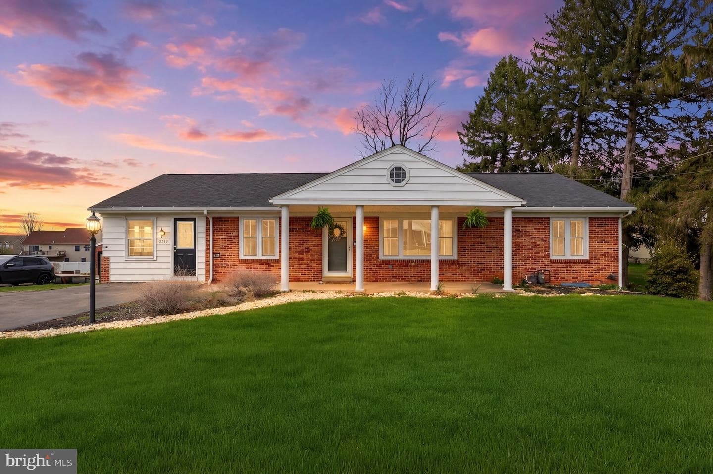 2733 Sunset Lane