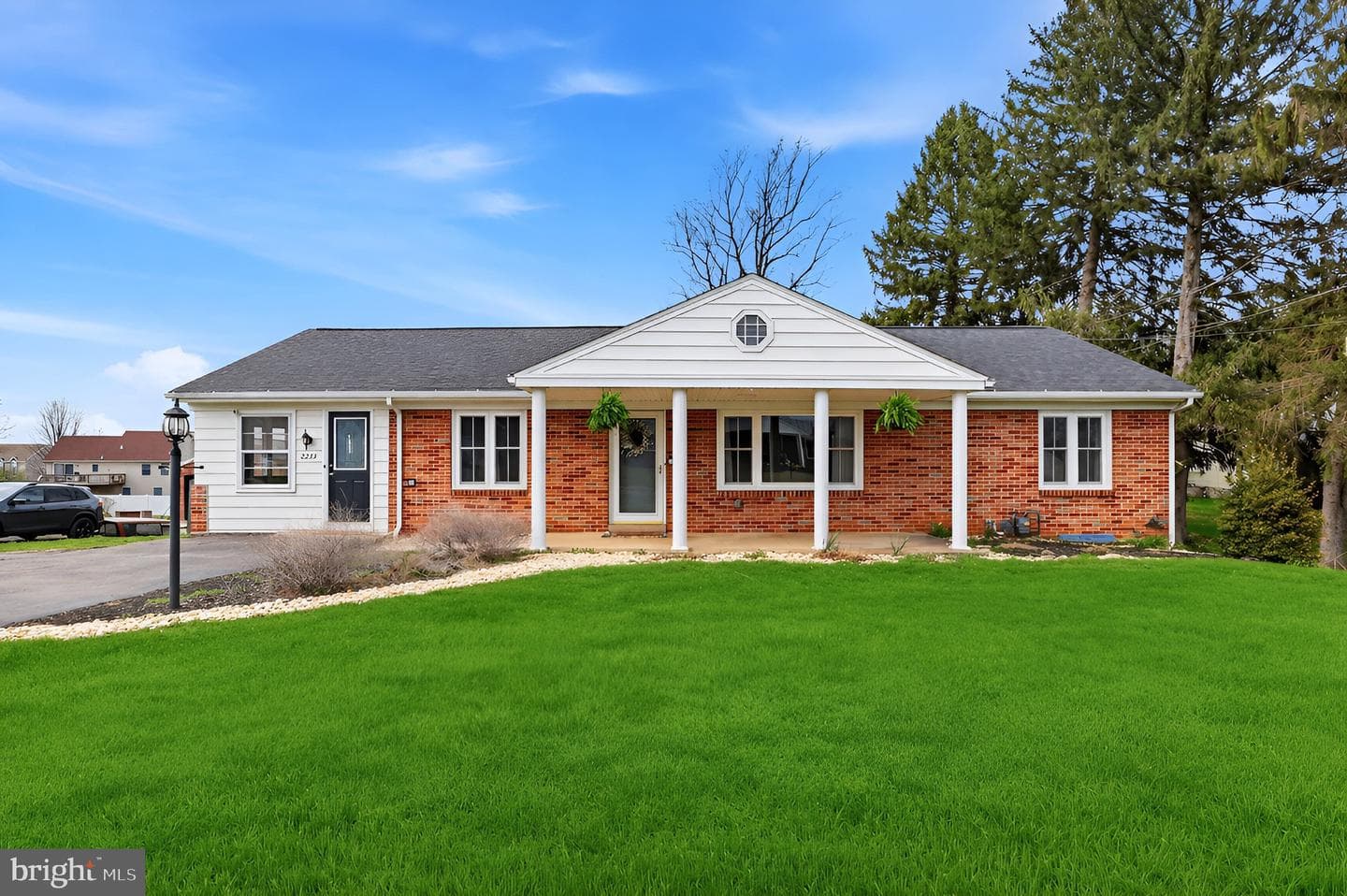 2733 Sunset Lane photo 2