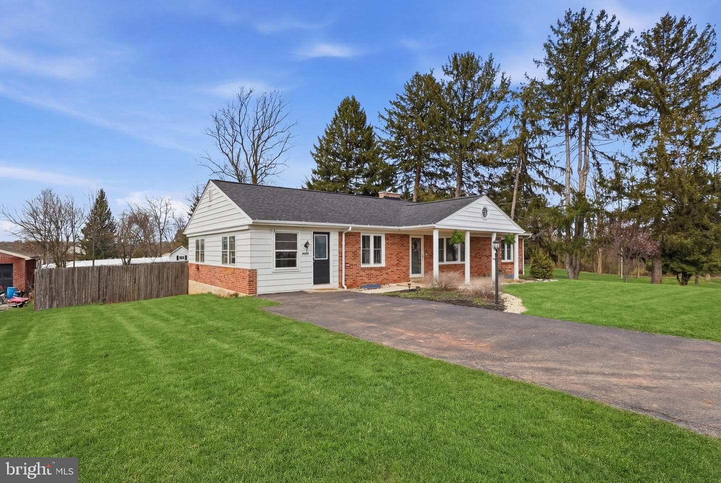 2733 Sunset Lane photo 3