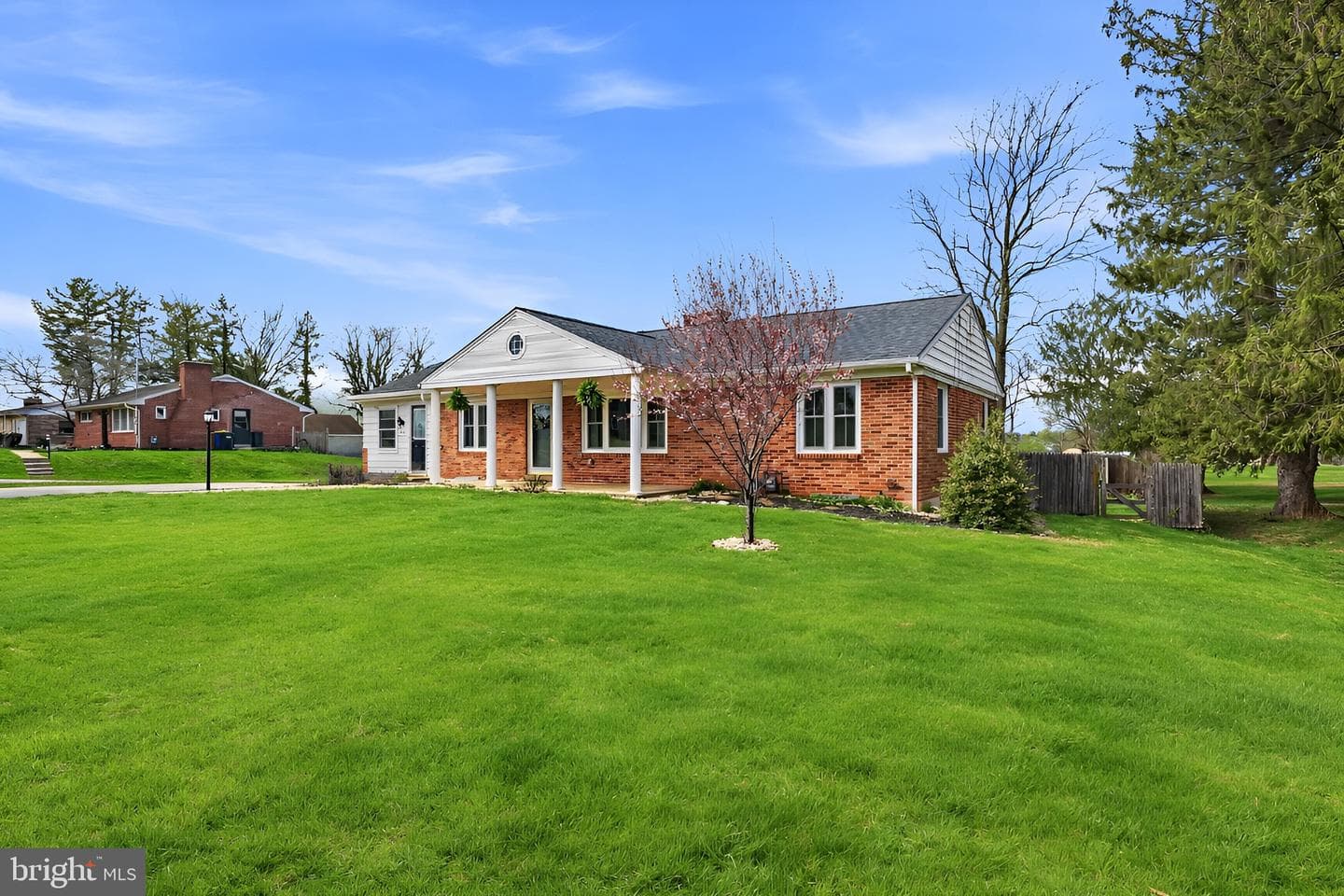 2733 Sunset Lane photo 4