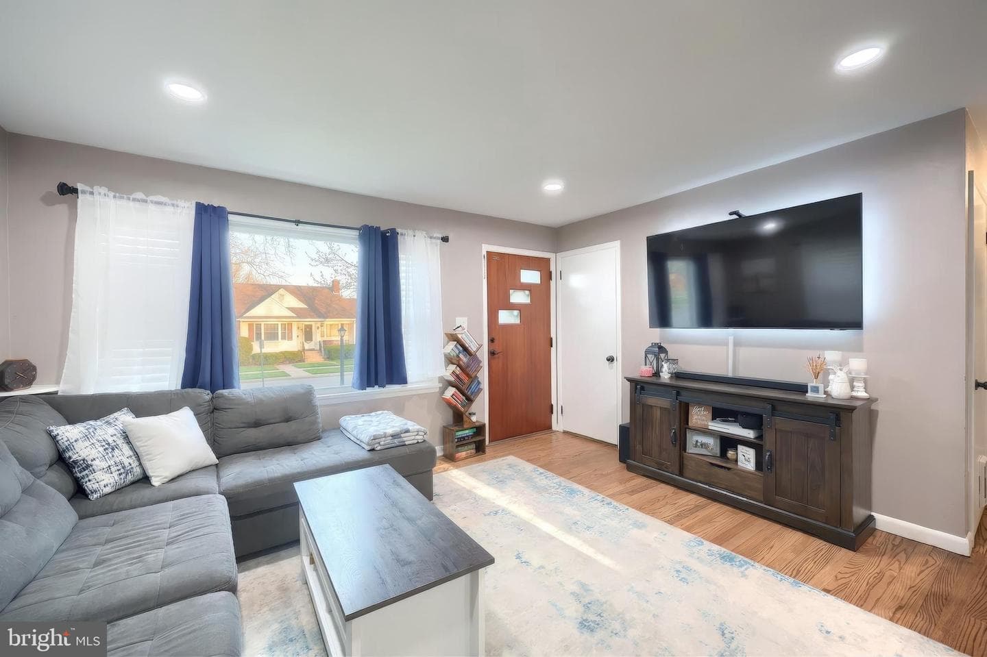 1006 E Walnut Street photo 18