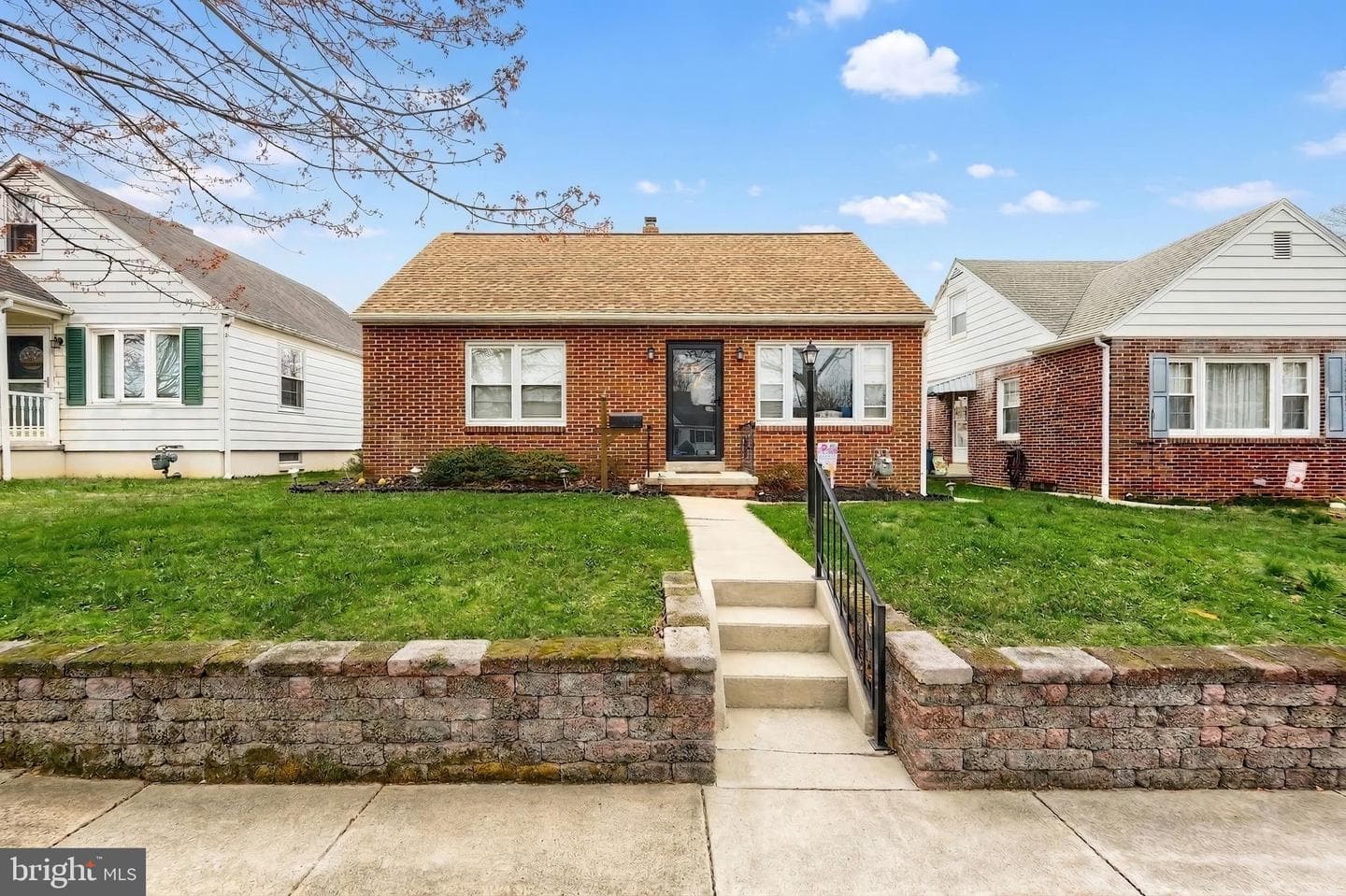 1006 E Walnut Street photo 2