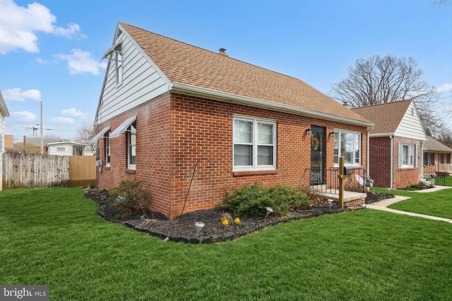 1006 E Walnut Street photo 5