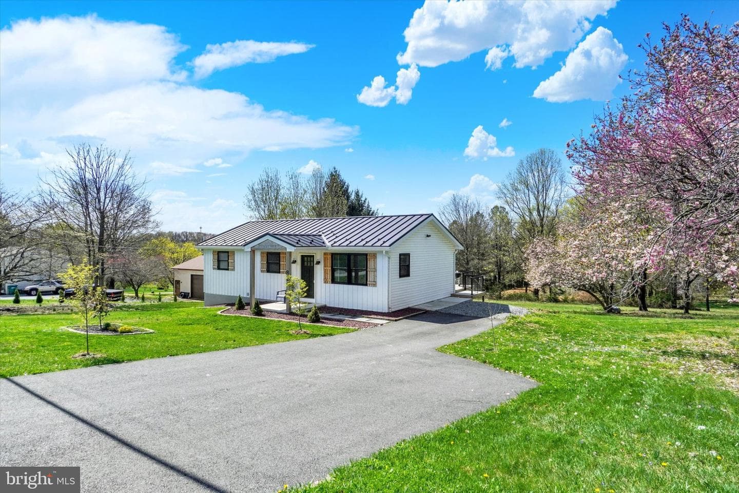 824 Almoney Road photo 3