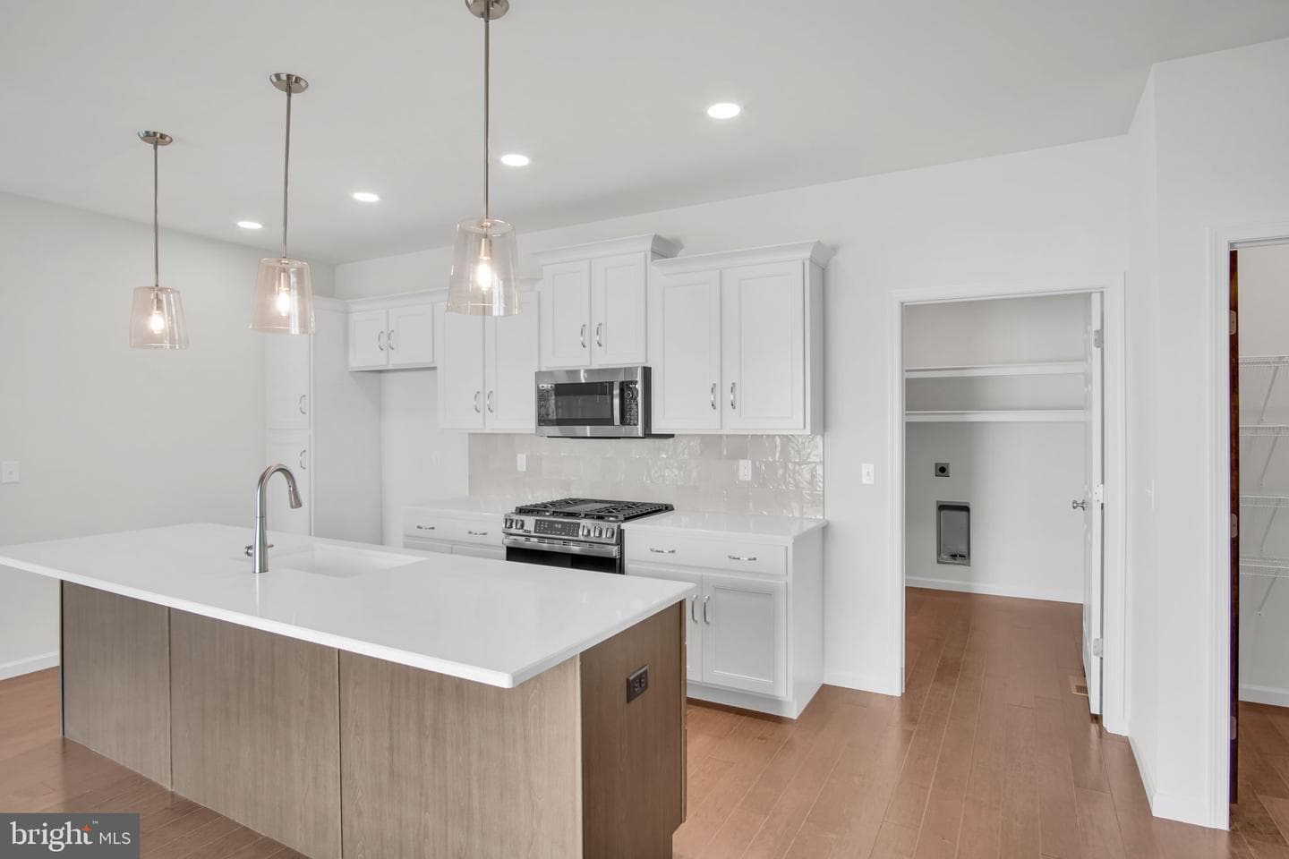 855 Shadowbrooke Drive photo 4