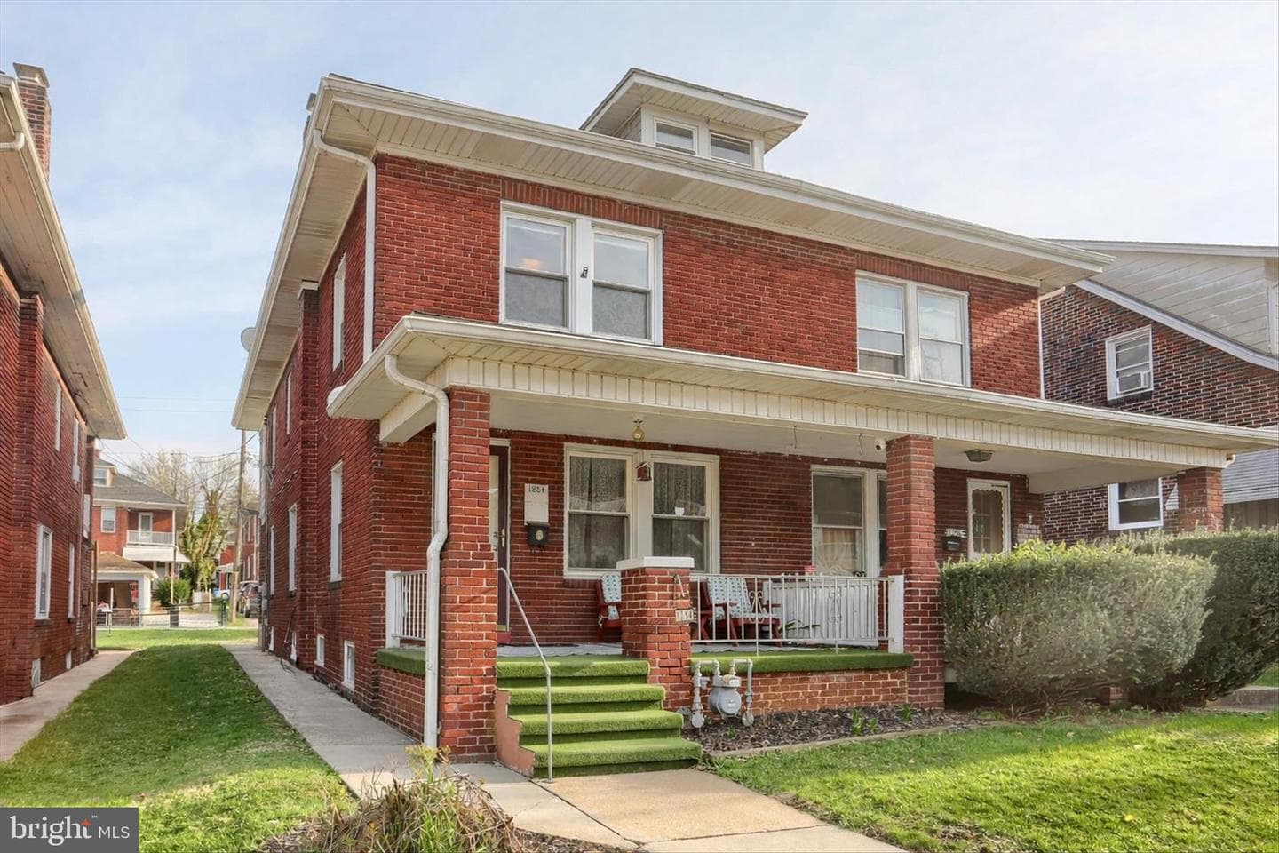 1254 W Poplar Street photo 3