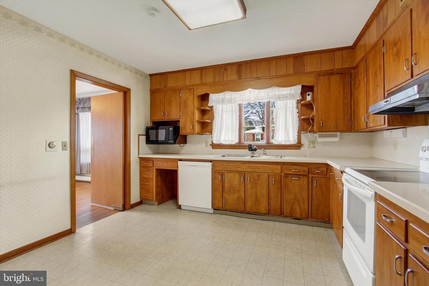 241 Charles Street photo 15