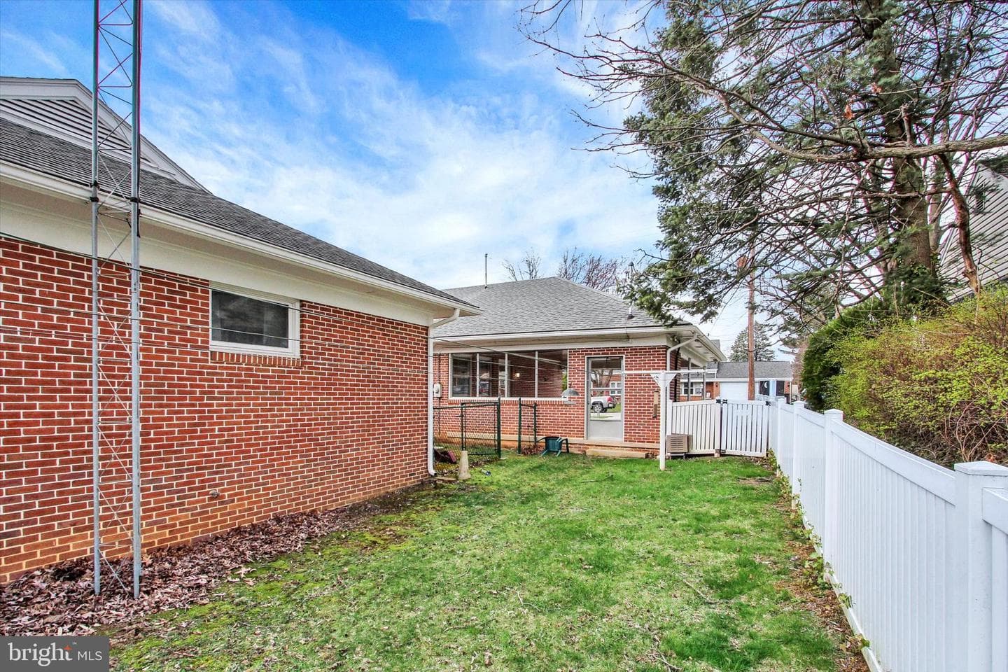 241 Charles Street photo 36