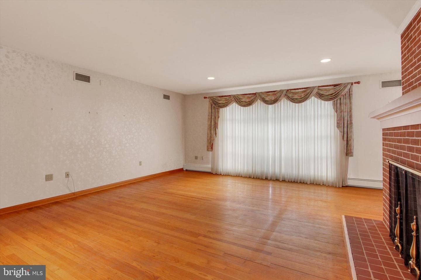 241 Charles Street photo 6