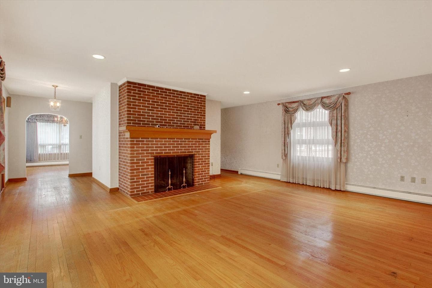 241 Charles Street photo 8