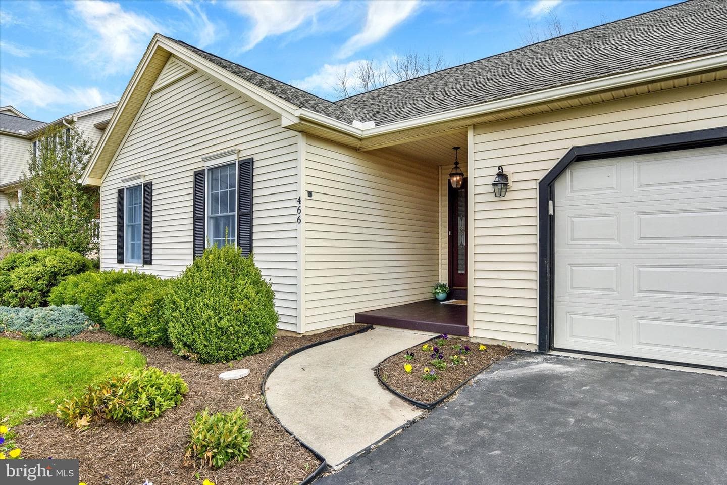 466 Chestnut Way photo 2