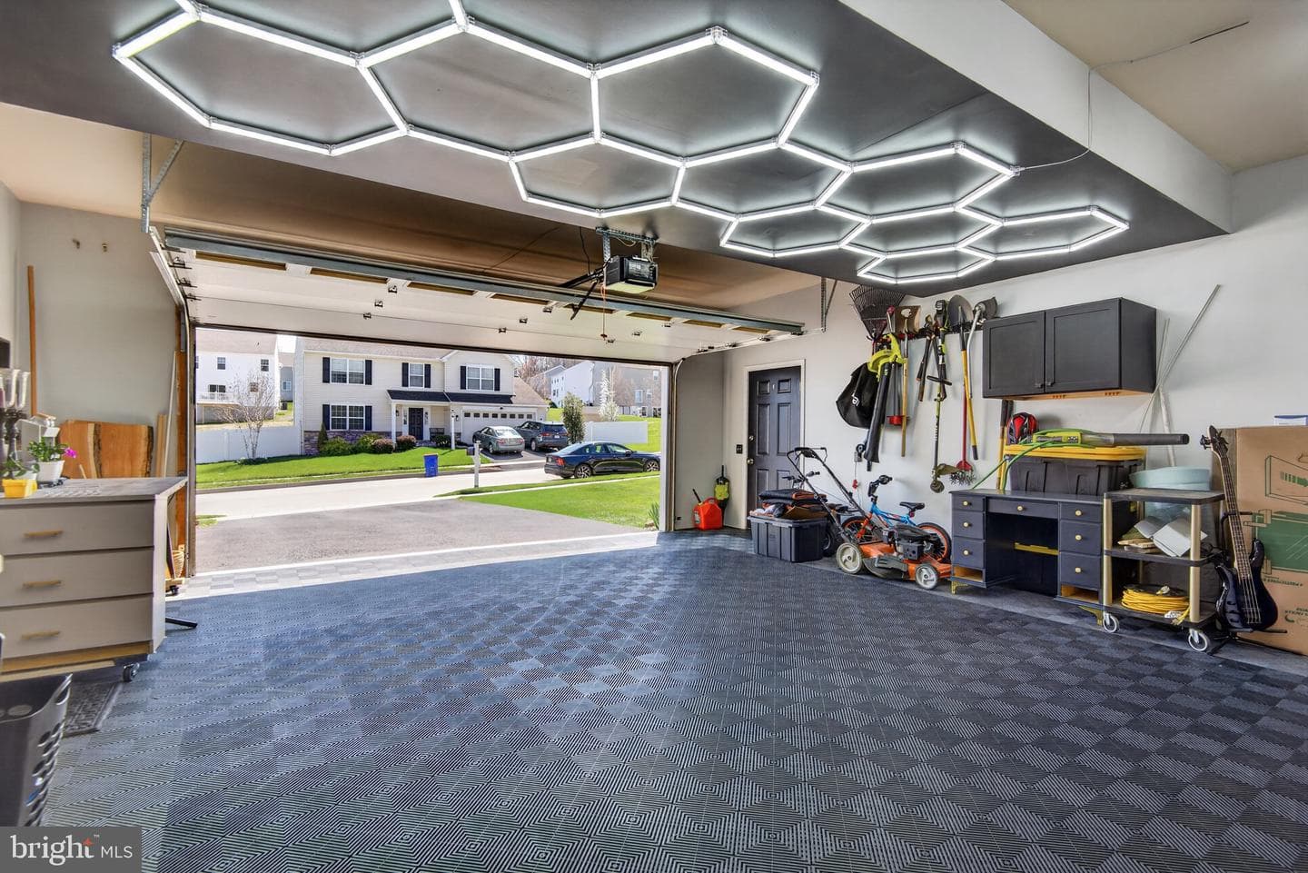 25 Thoroughbred Drive photo 2