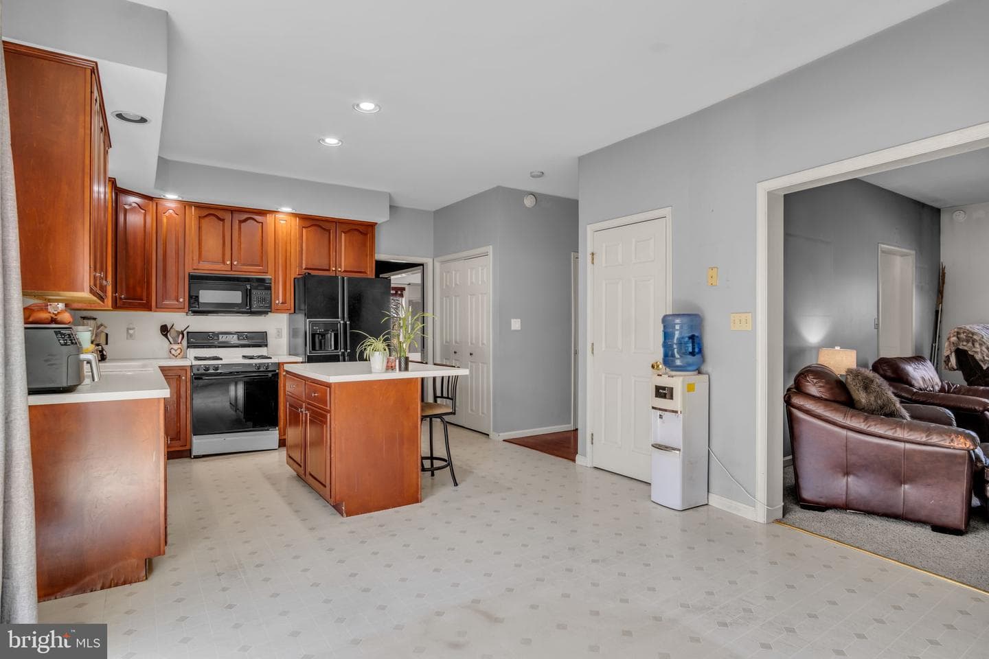 984 David Drive photo 8