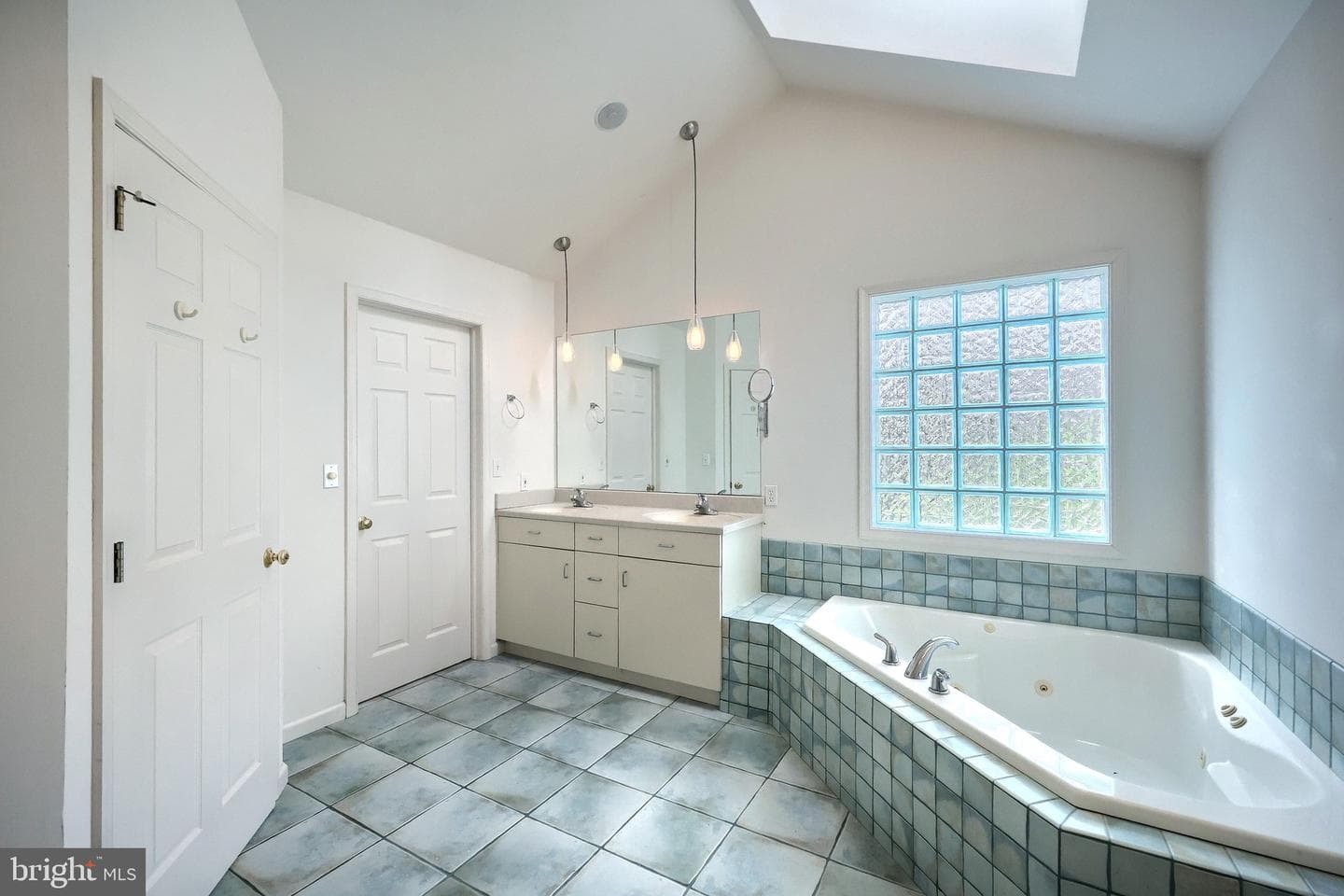 101 Fairfax Dr. photo 39