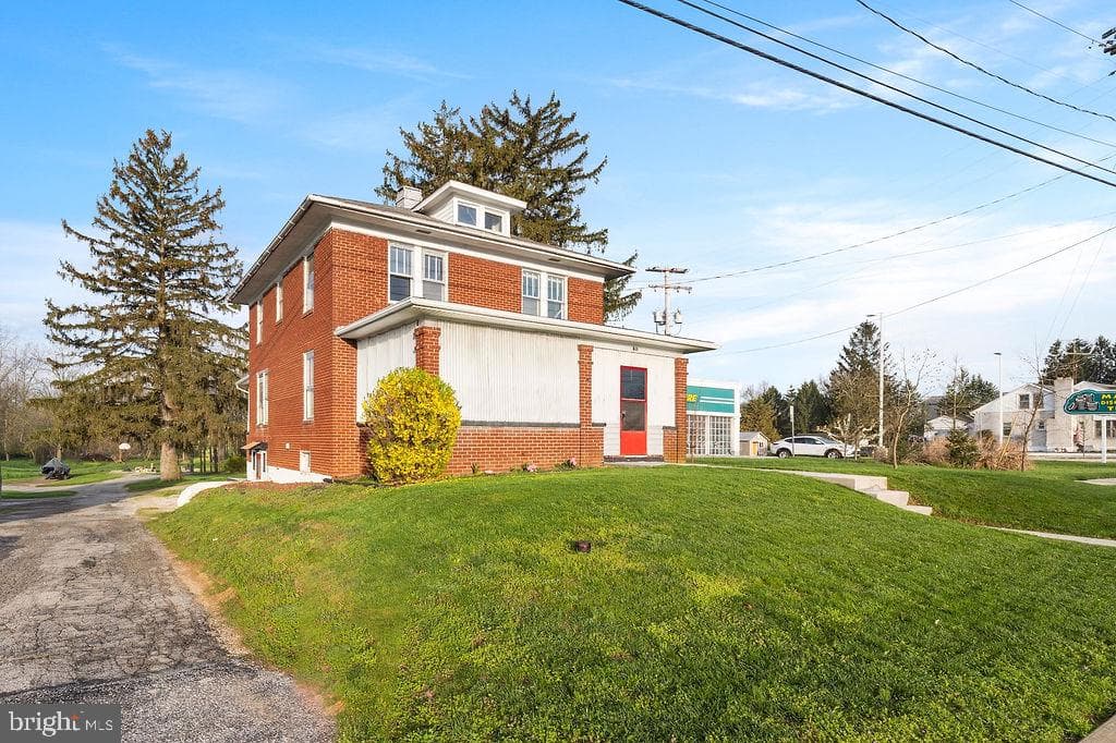 1318 Carlisle Pike photo 3