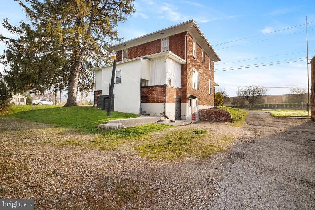 1318 Carlisle Pike photo 4