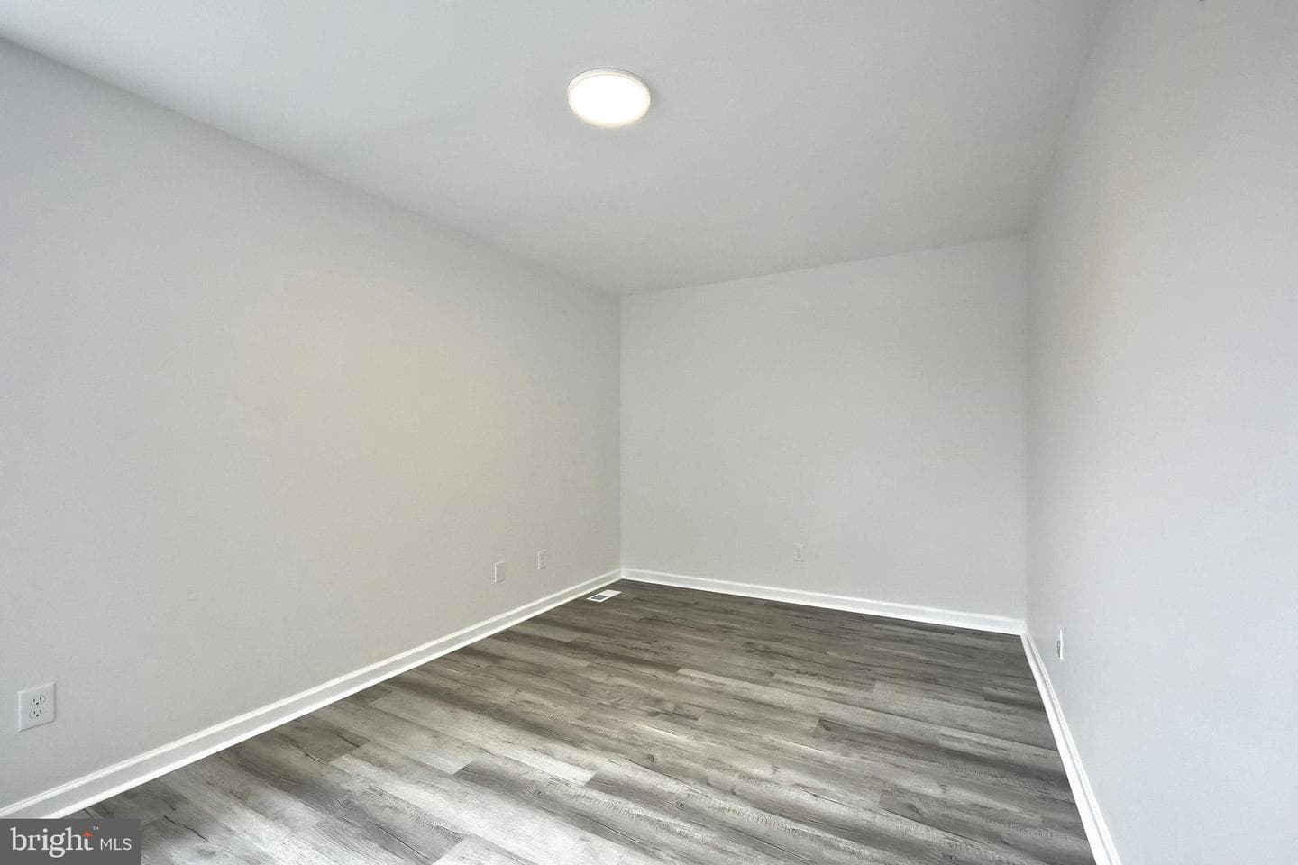 413 Springbrook Court photo 26