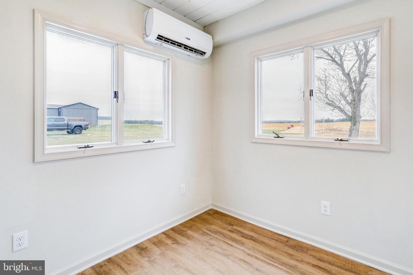 7047 Lincoln Highway W photo 16