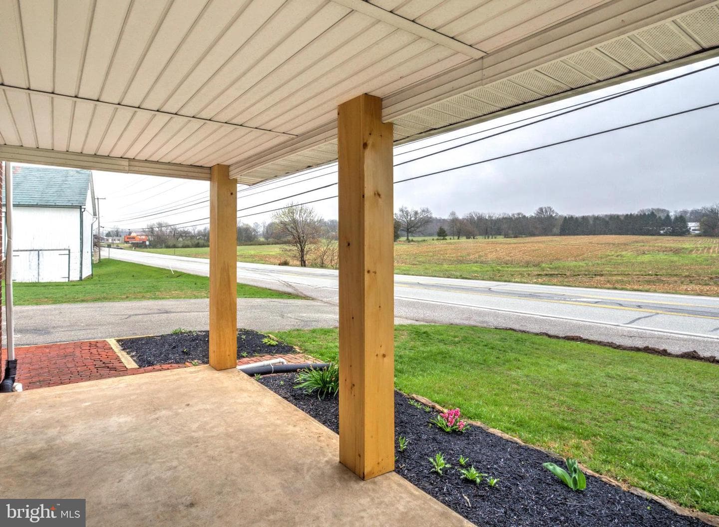 7047 Lincoln Highway W photo 27