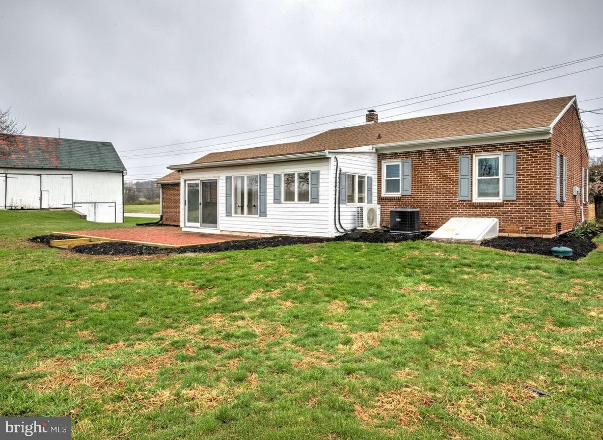 7047 Lincoln Highway W photo 29