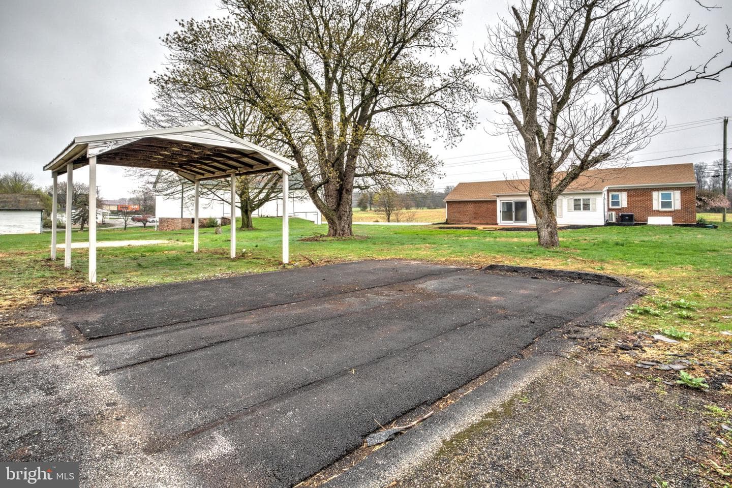 7047 Lincoln Highway W photo 31