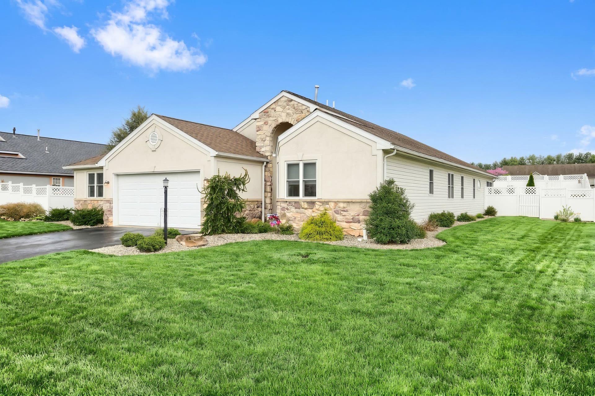 1436 Wheatfield Drive photo 3