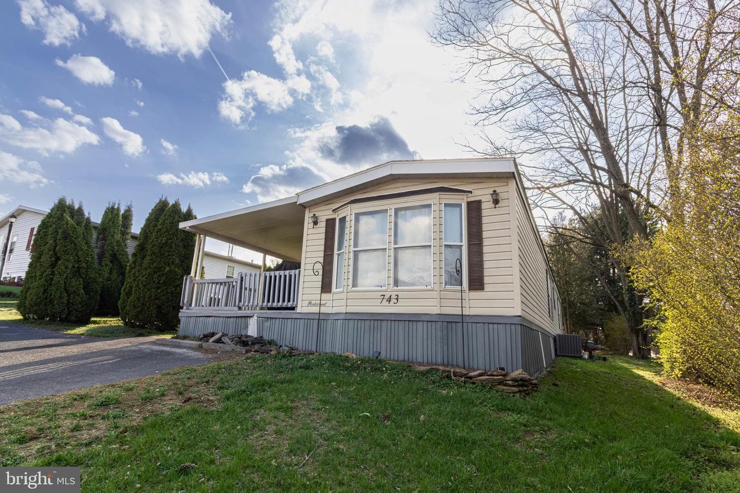 743 Shawna Ave photo 2