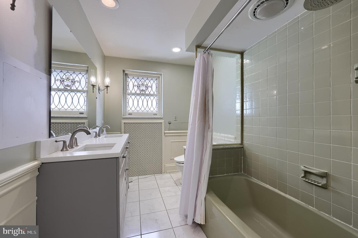 146 E Springettsbury Avenue photo 29