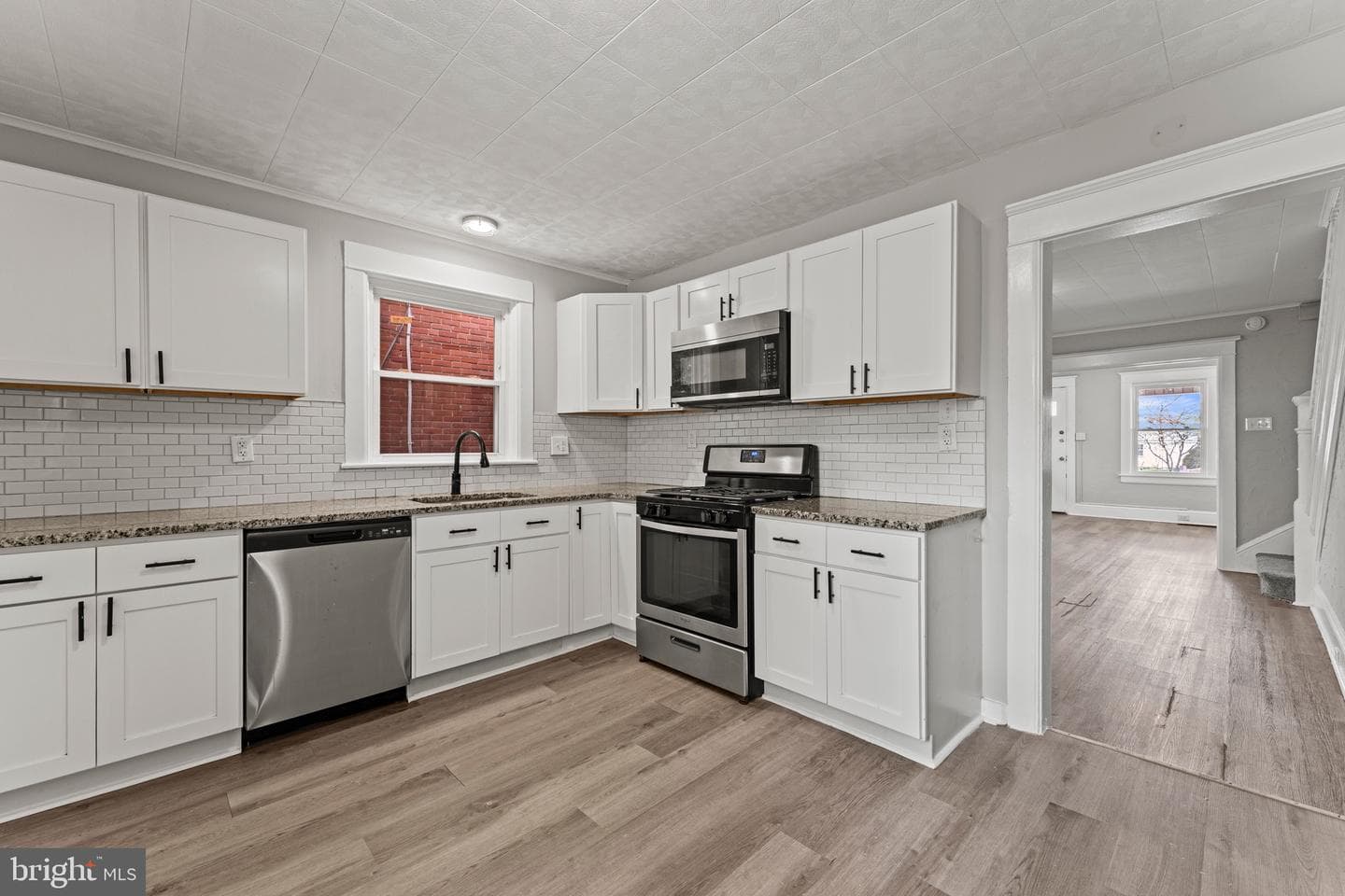 1514 W Philadelphia Street photo 11
