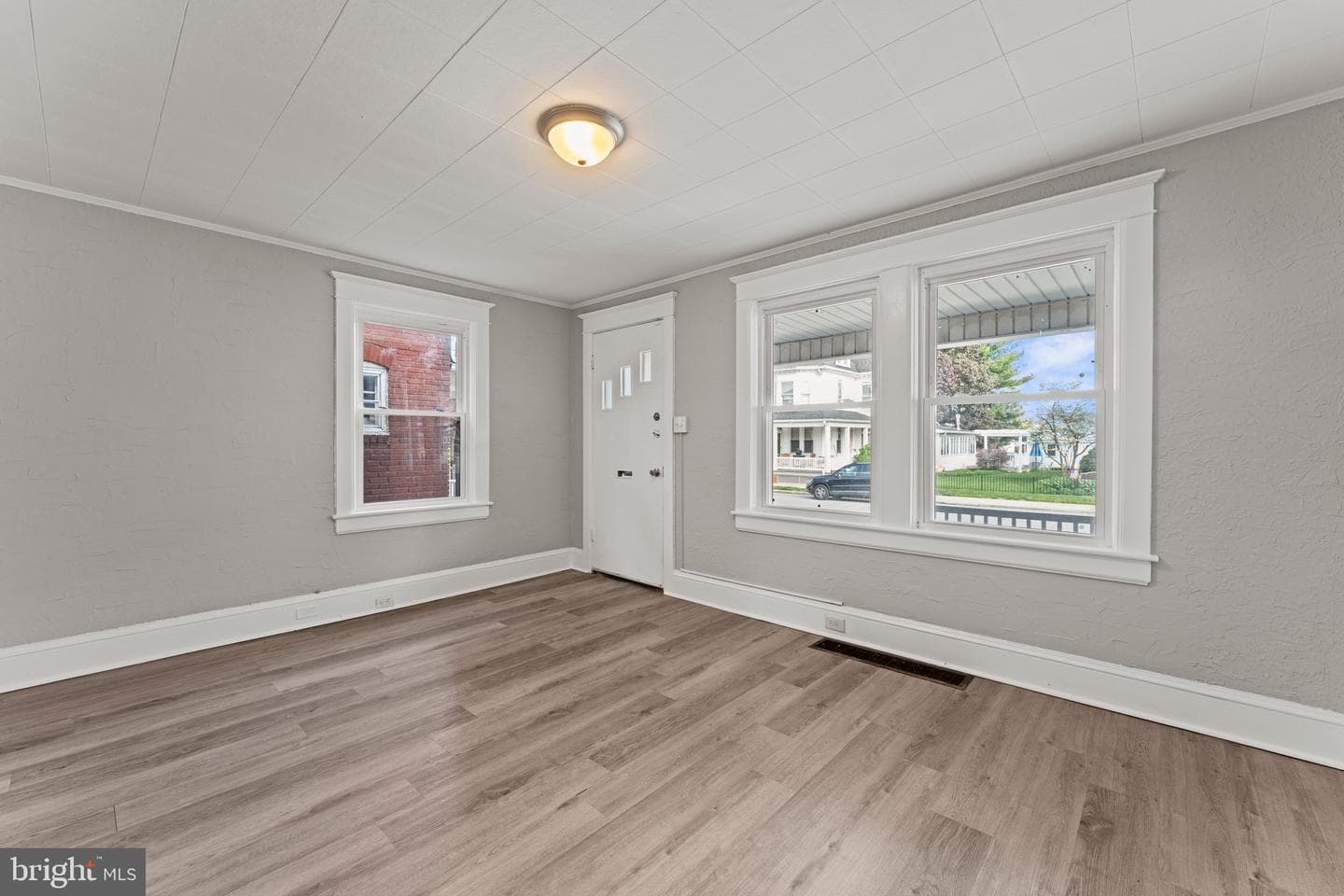 1514 W Philadelphia Street photo 6