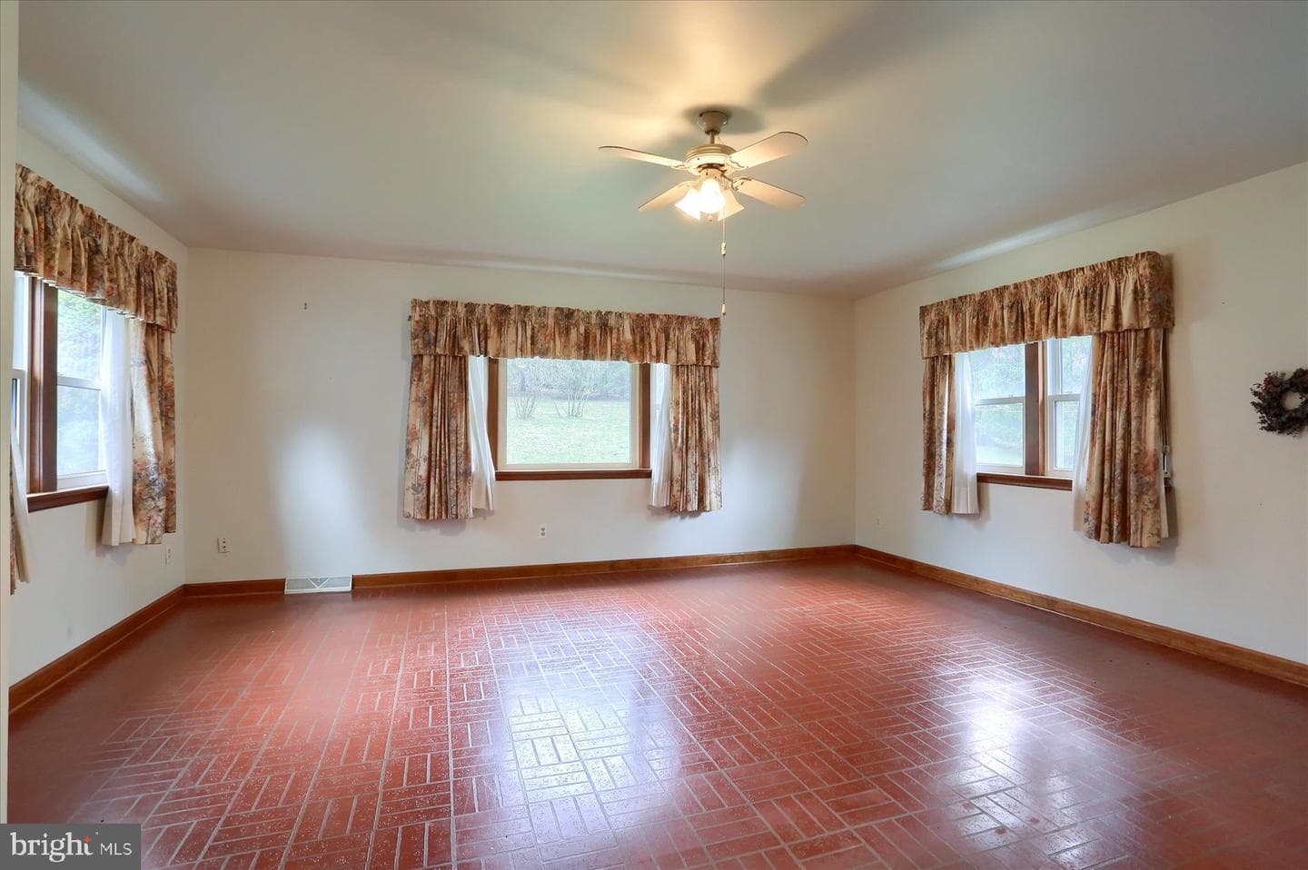 98 Pine Street photo 15