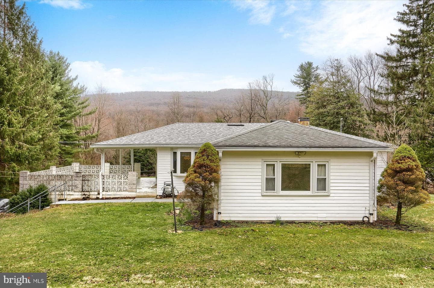 98 Pine Street photo 17