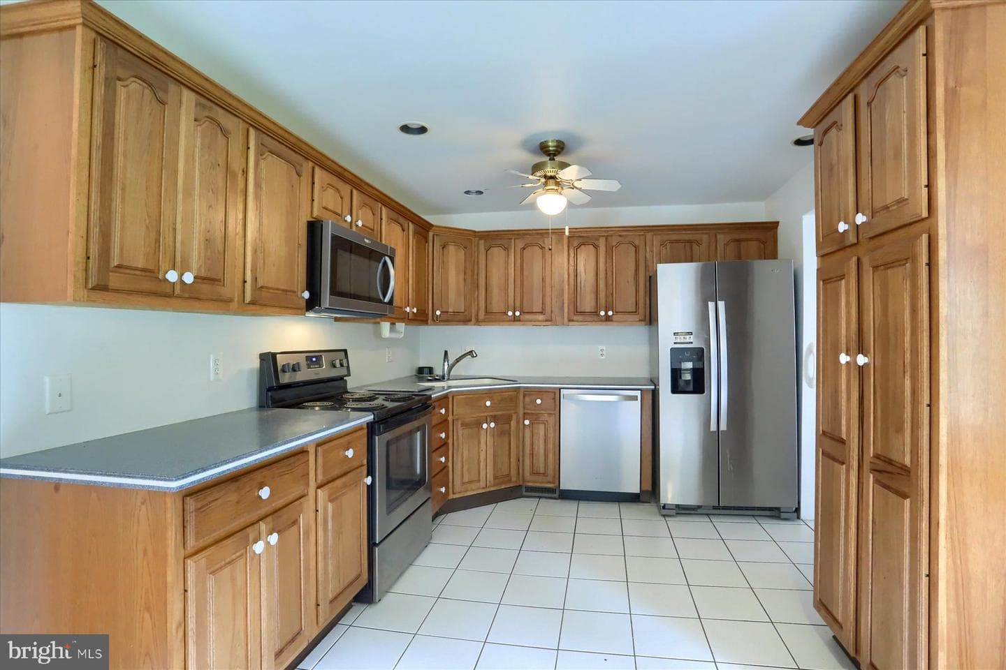 98 Pine Street photo 3