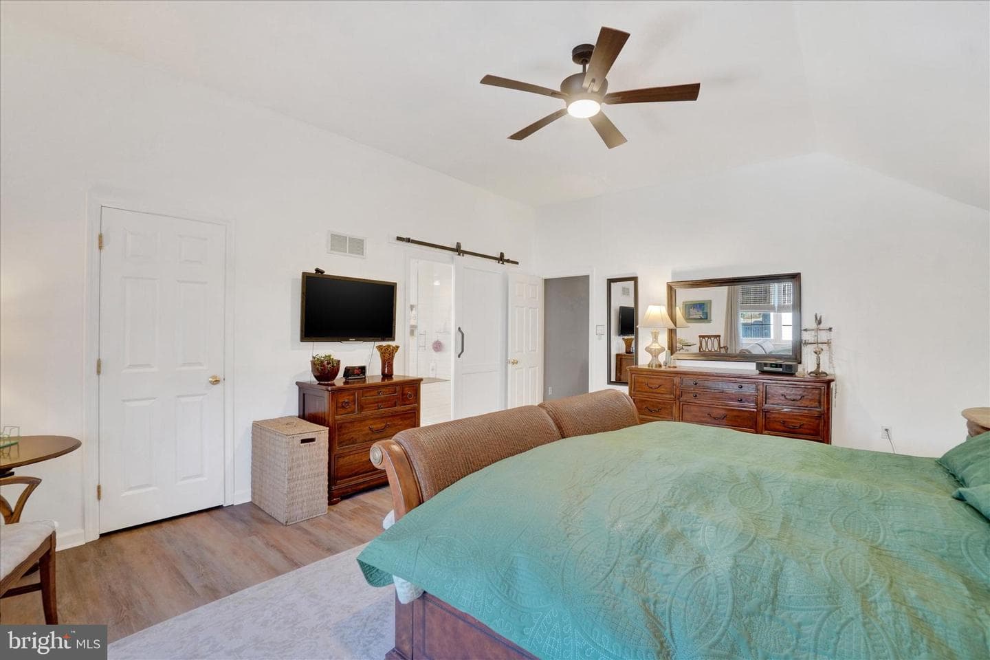 934 Castle Pond Drive photo 23