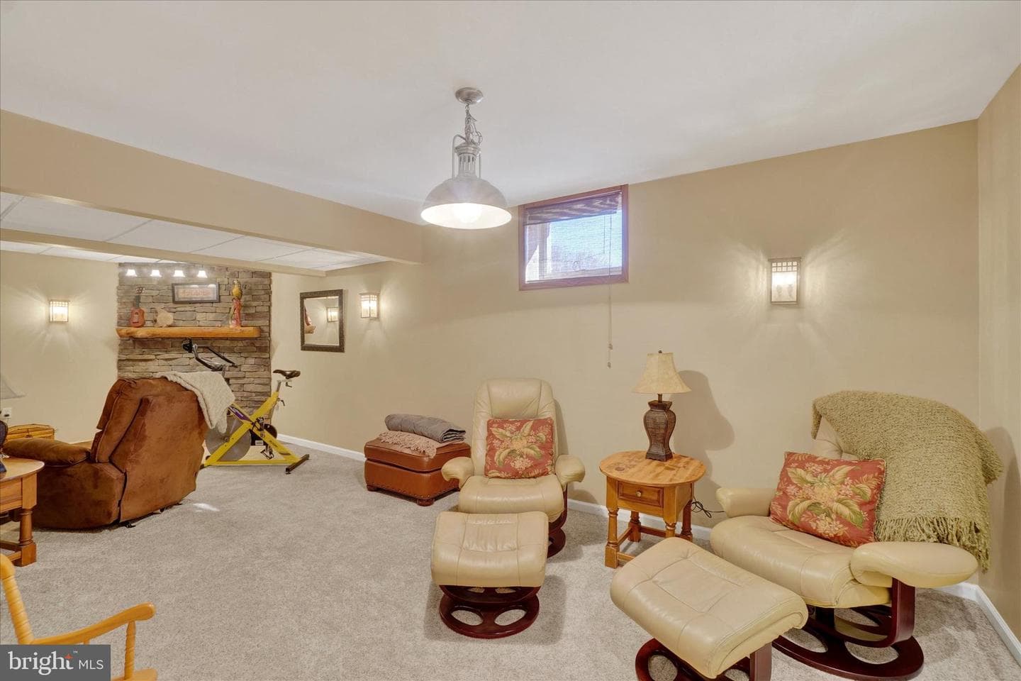 934 Castle Pond Drive photo 33