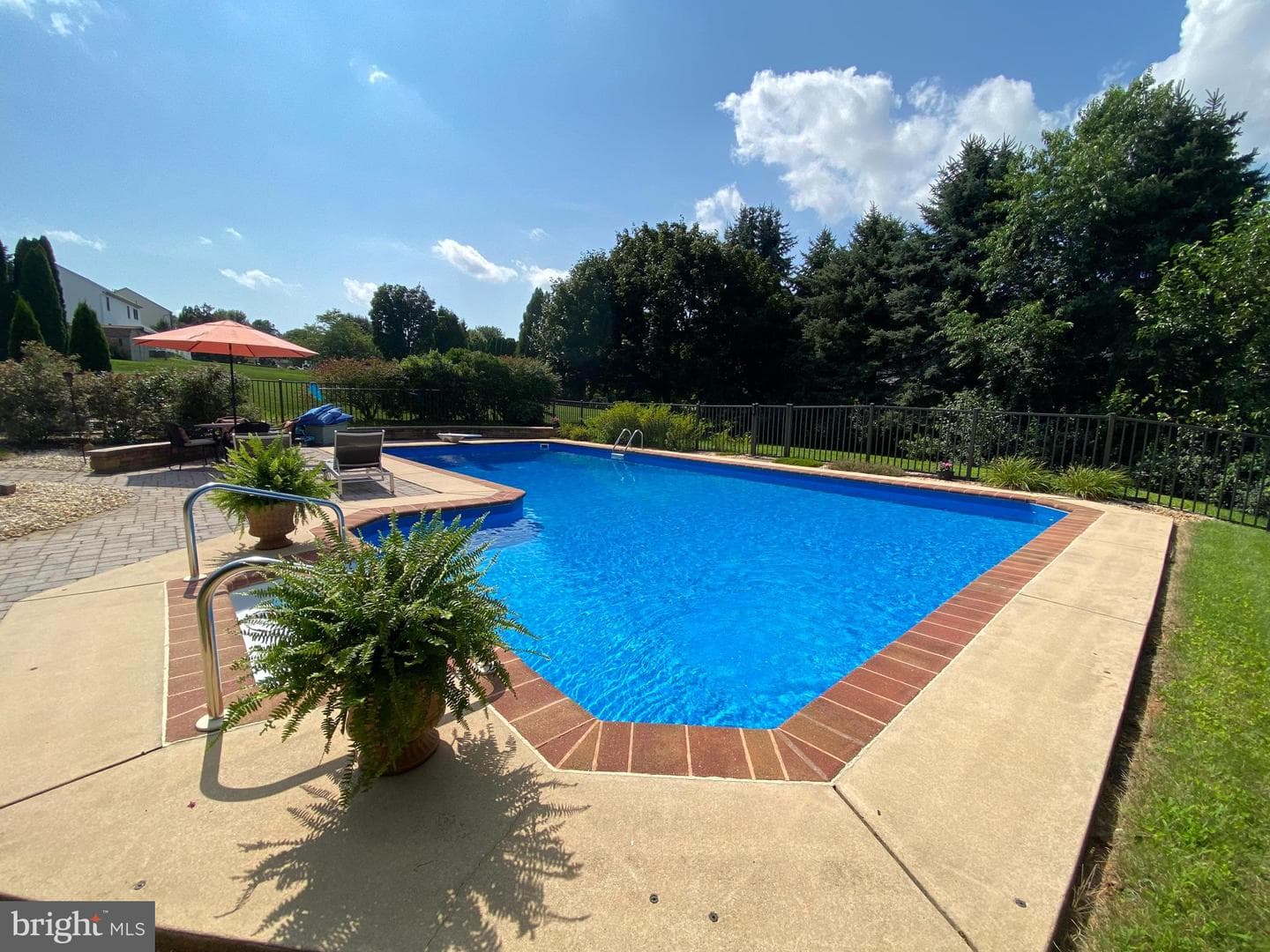 934 Castle Pond Drive photo 40