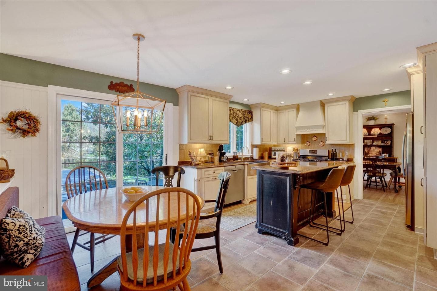 934 Castle Pond Drive photo 8
