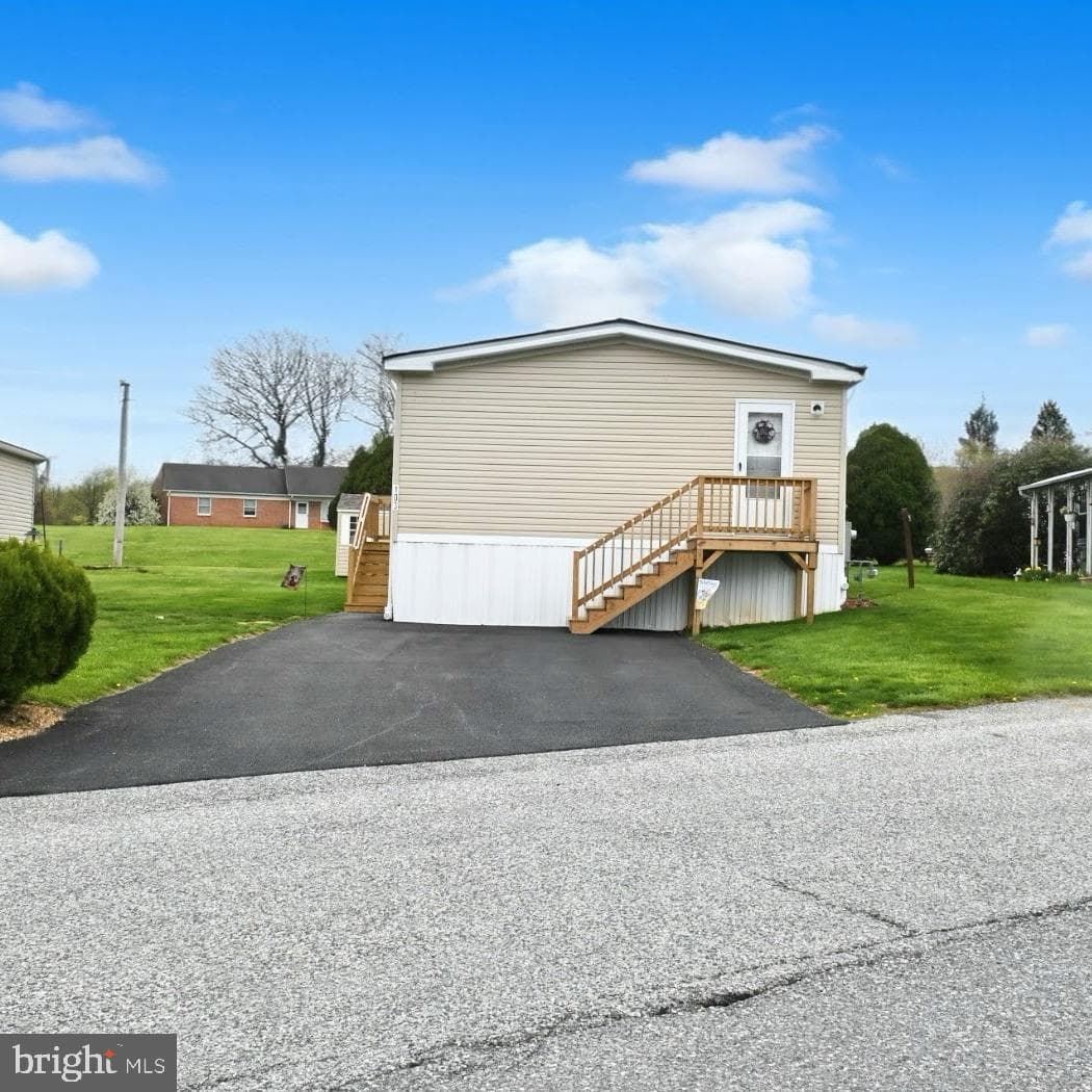 103 Carbridge Road E photo 2