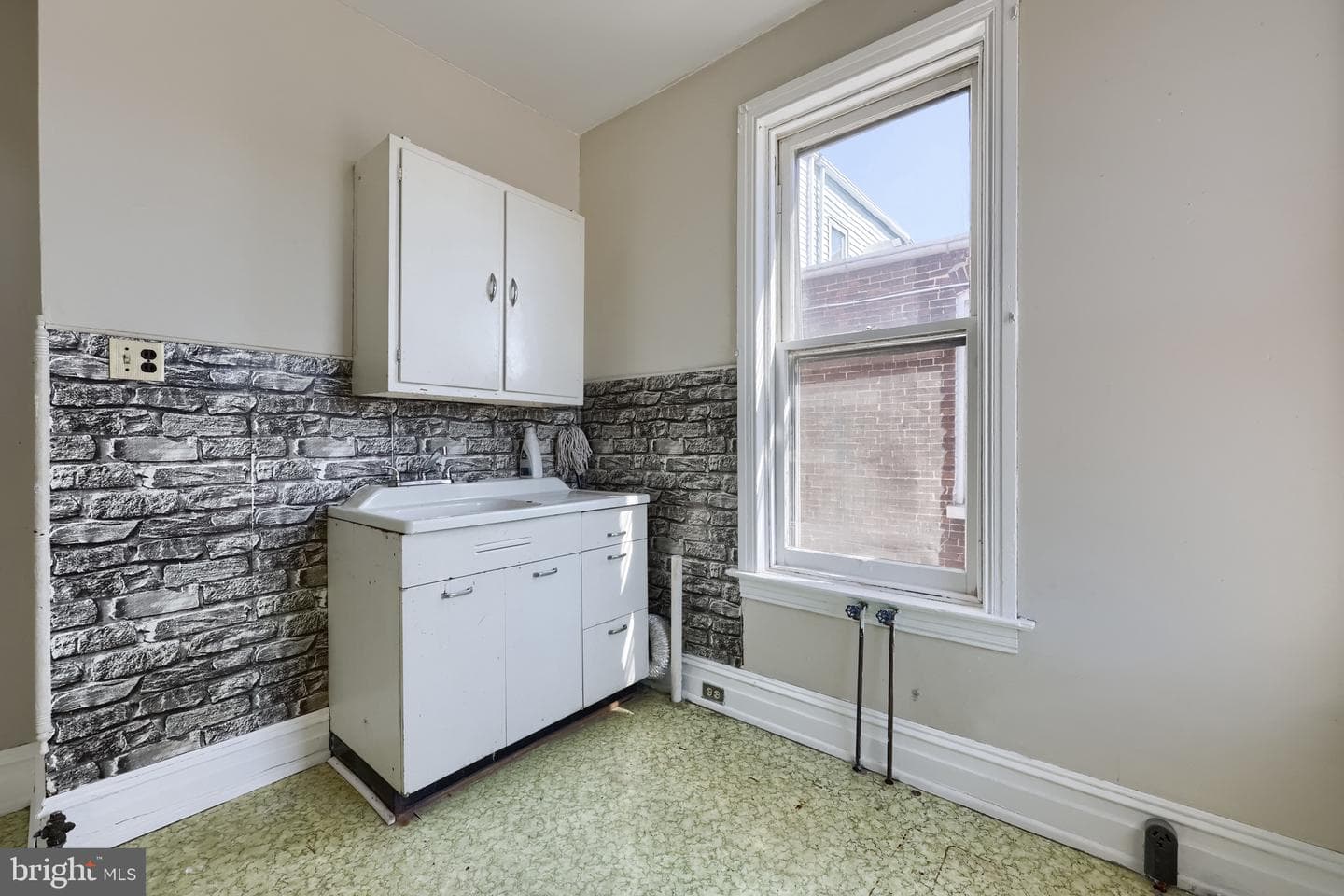 702 York Street photo 23