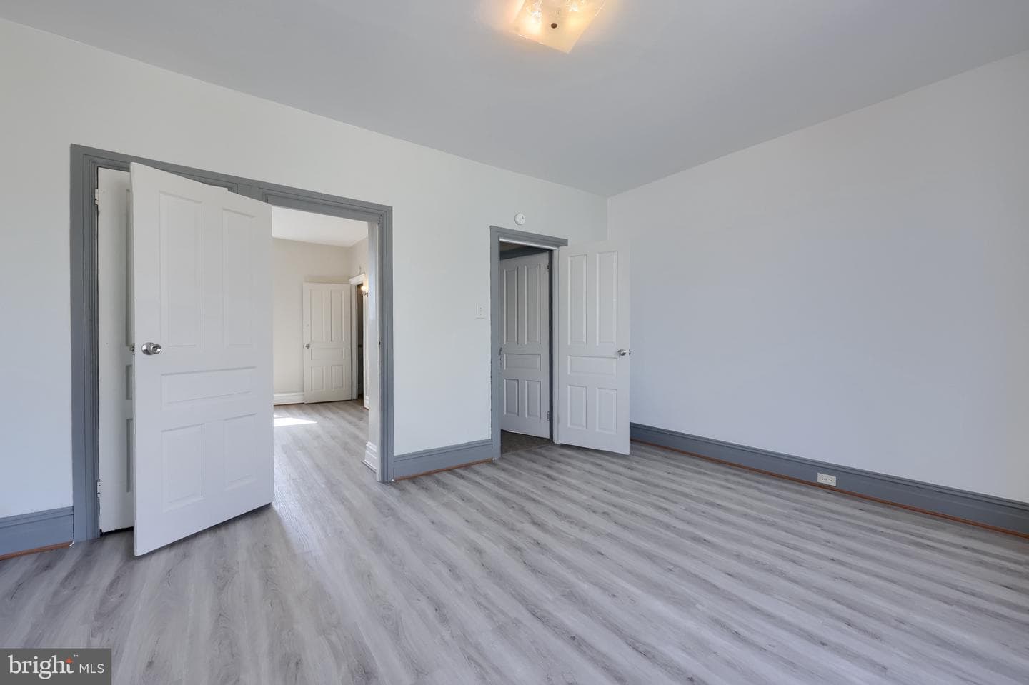 702 York Street photo 31