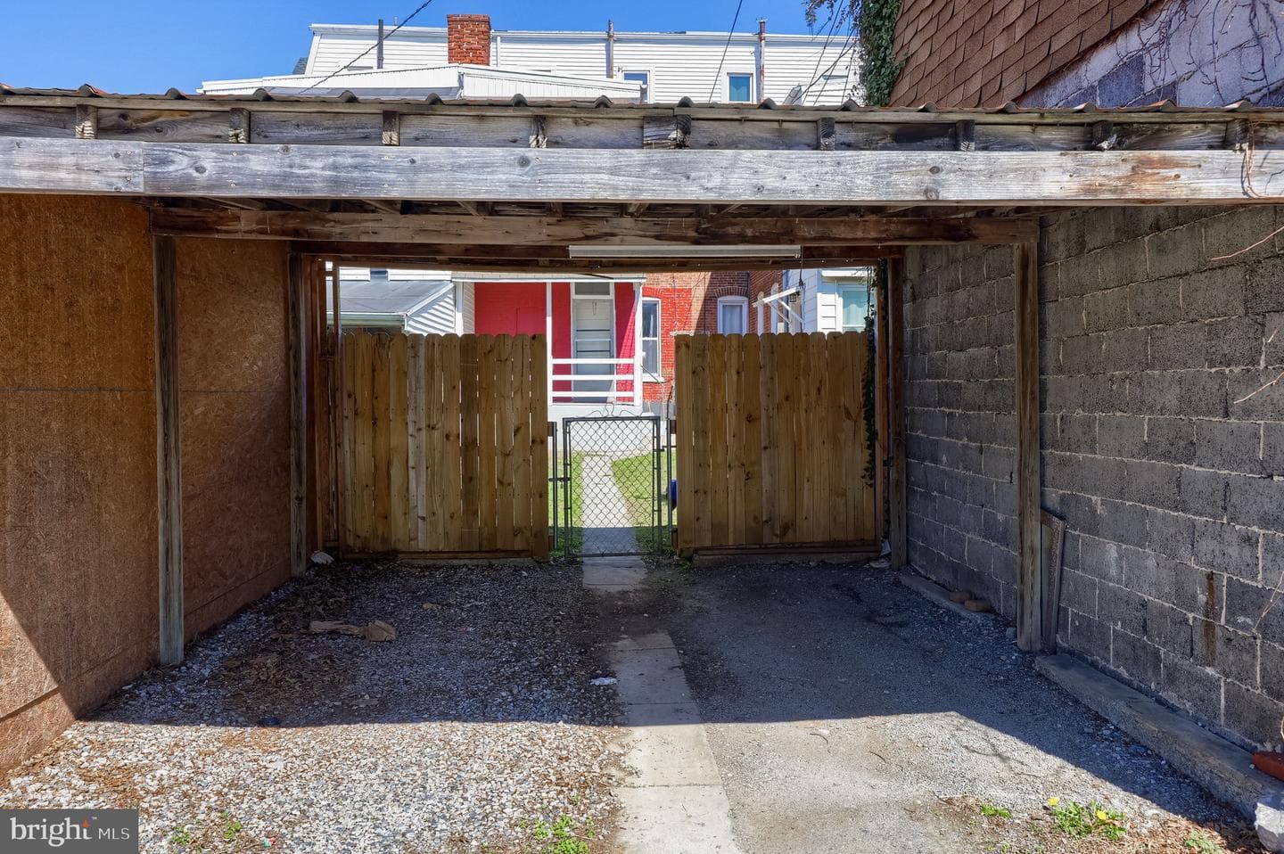 702 York Street photo 9