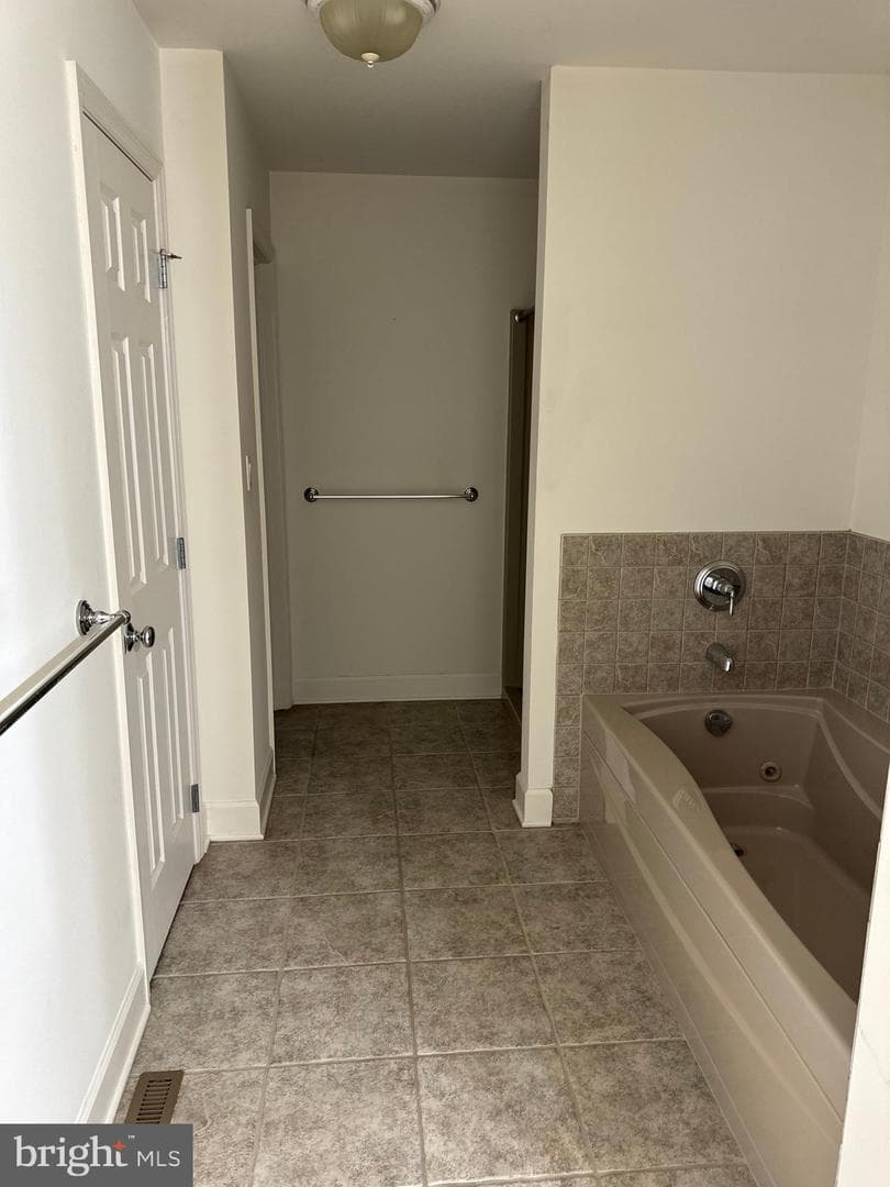 18 Kingswood Drive photo 12
