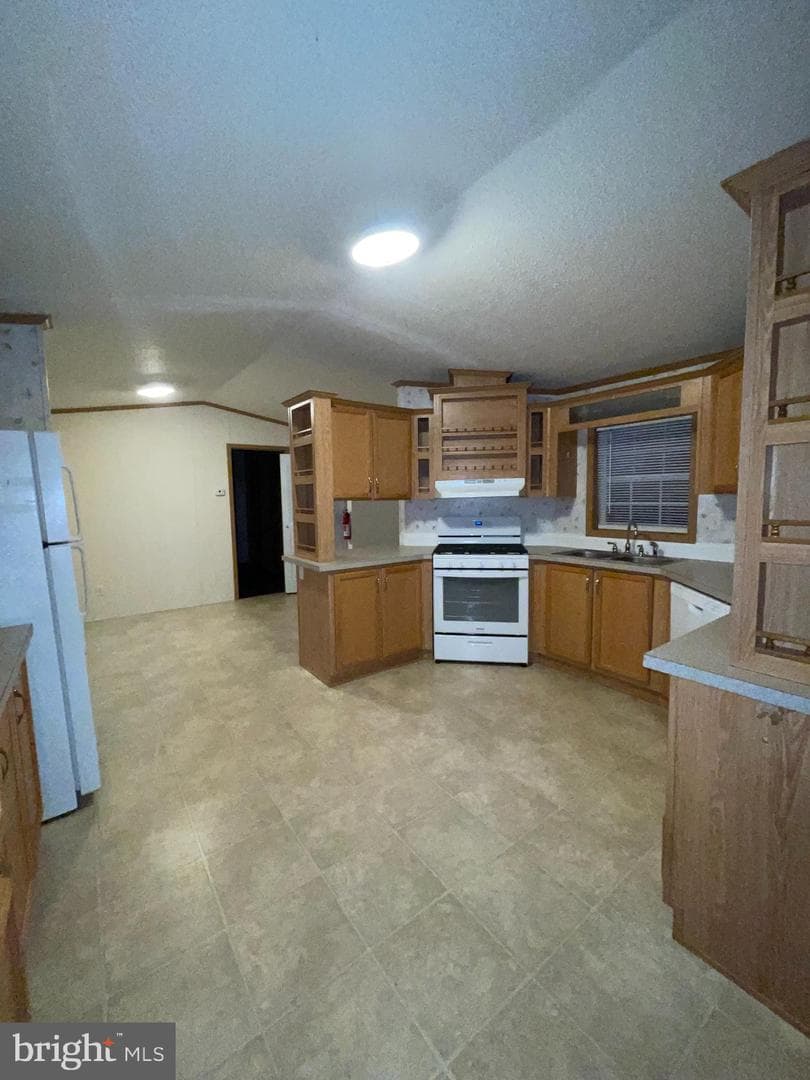 116 Seneca Avenue photo 2