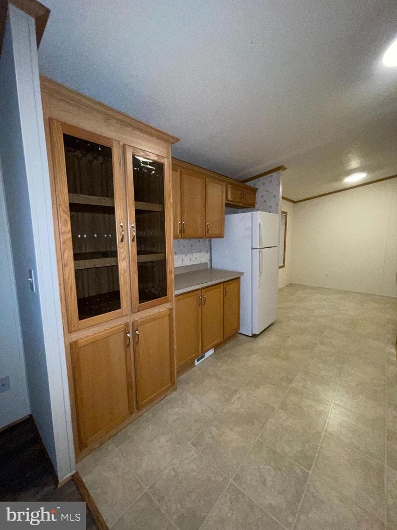 116 Seneca Avenue photo 4