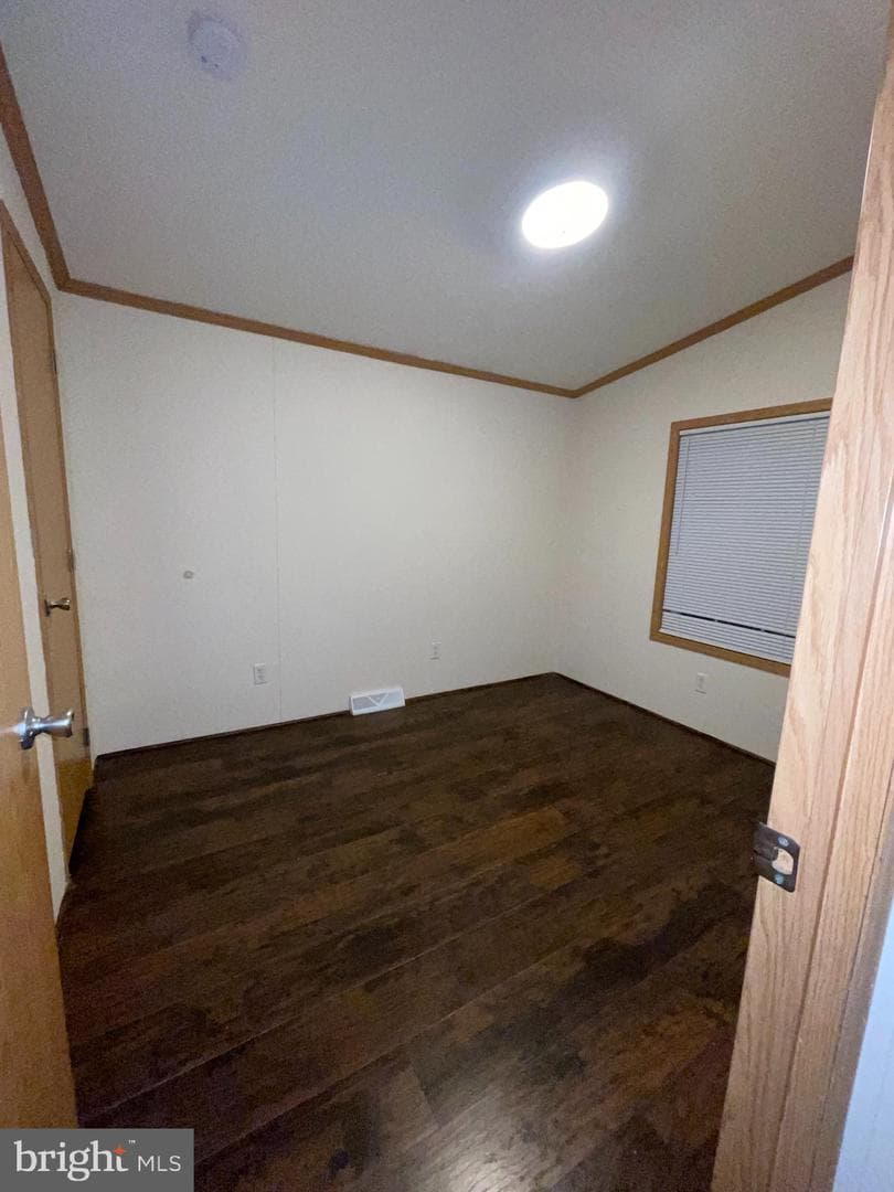116 Seneca Avenue photo 7