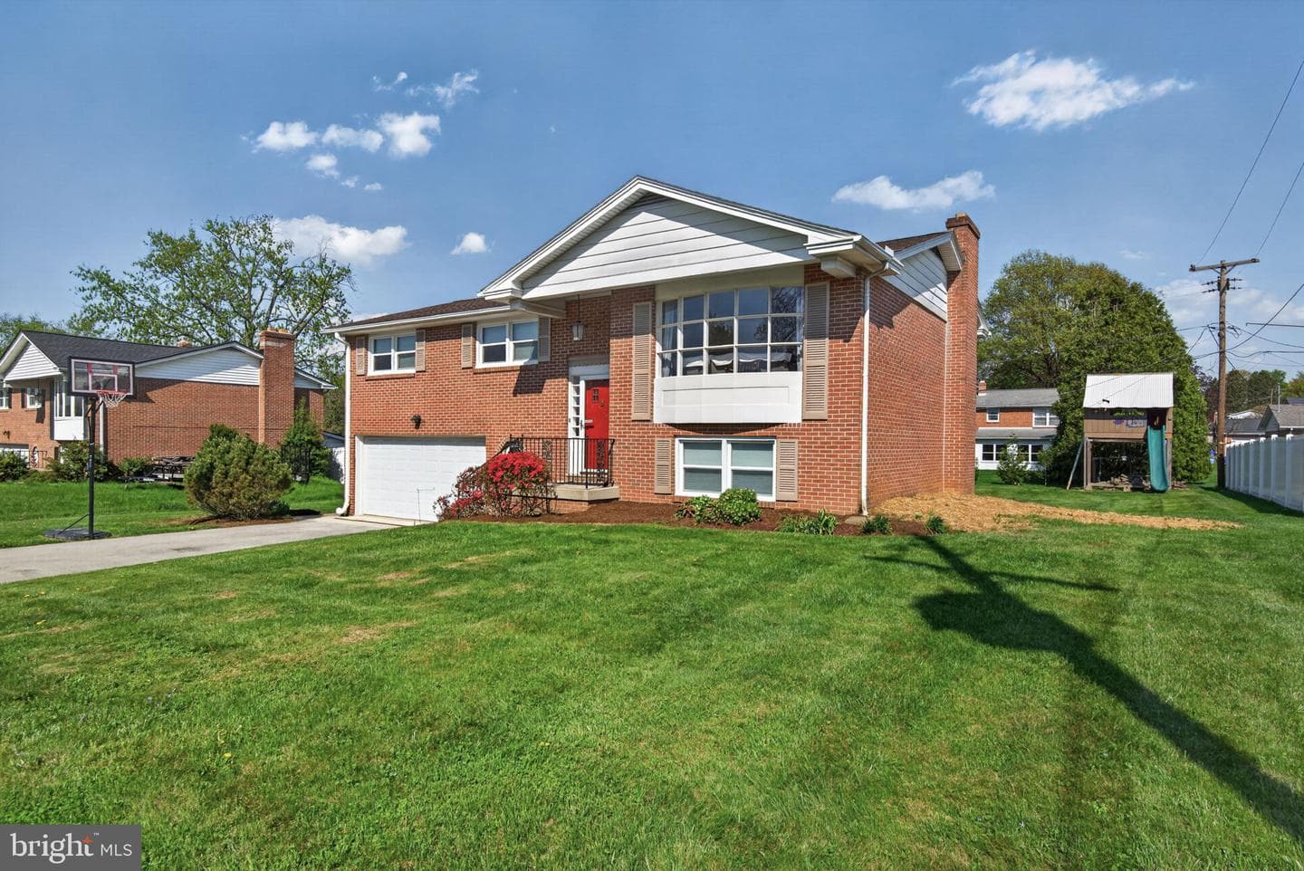 425 Cortleigh photo 2