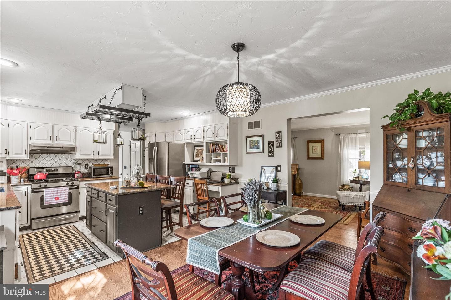 10 Amanda Avenue photo 12