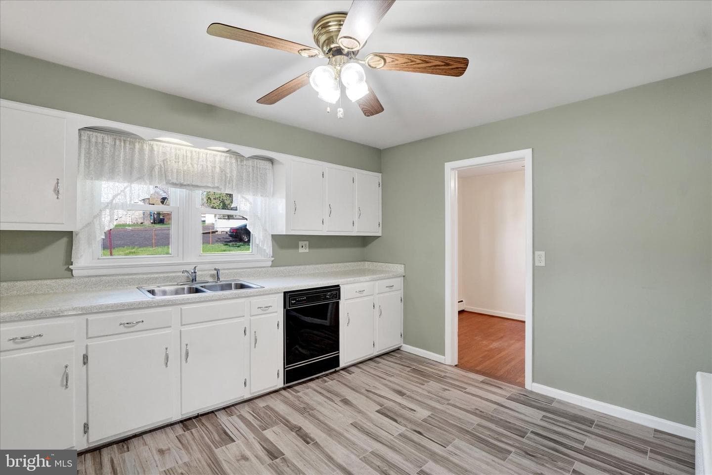 1630 N East Street photo 5