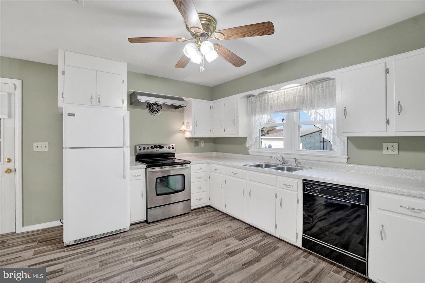 1630 N East Street photo 6