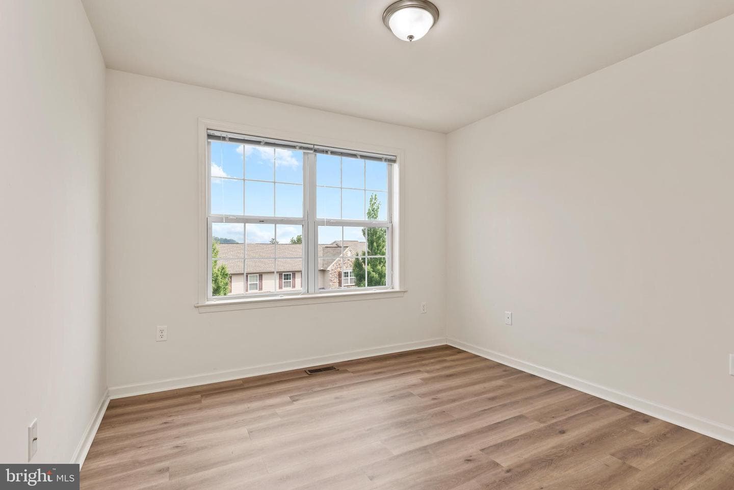 324 Weatherstone Drive photo 27